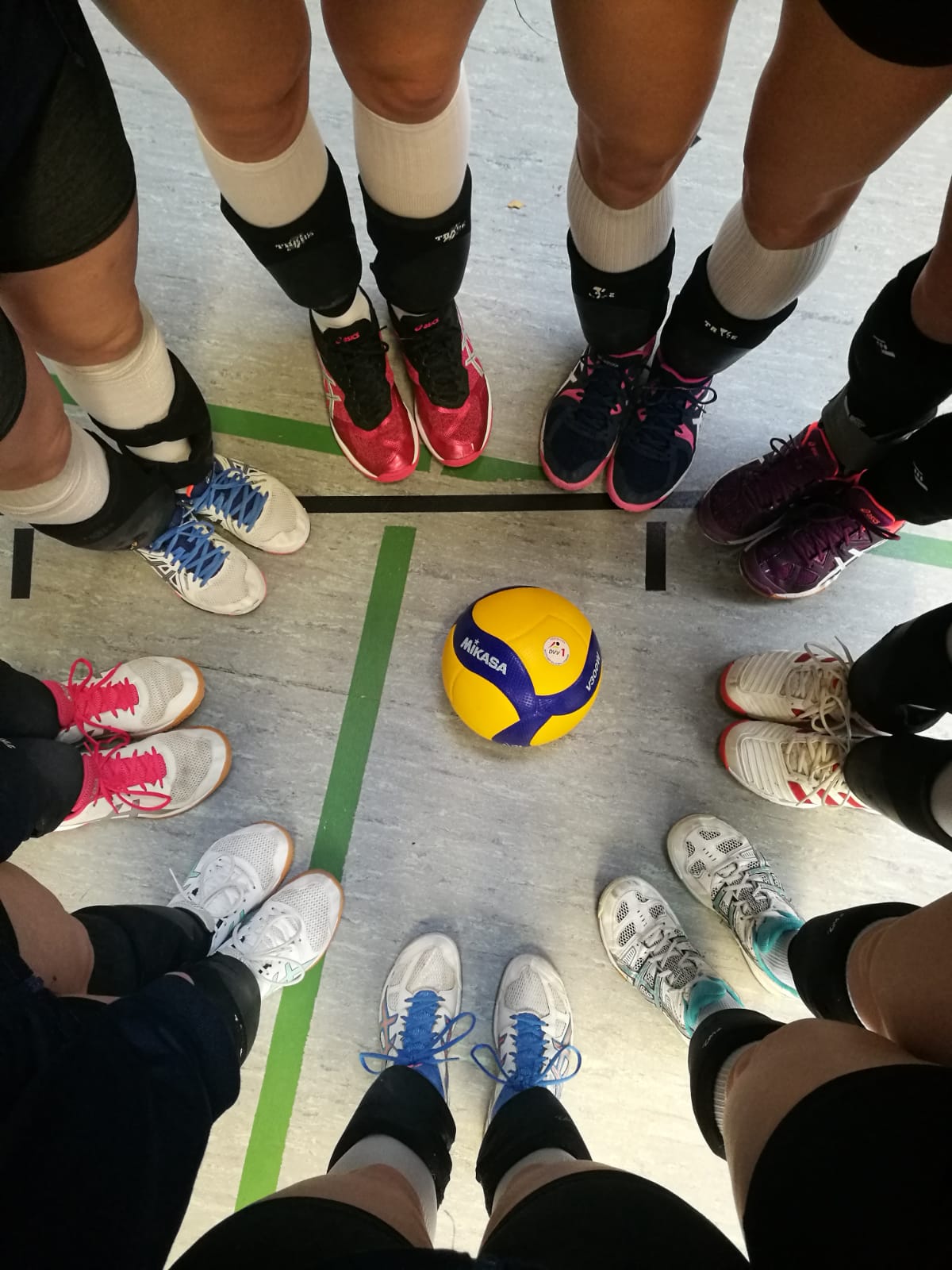 Volleyball Füße quer